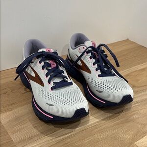 Brooks Women's ghost 15 Sneakers